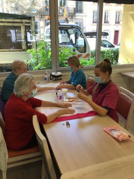 Soins esthétiques en maison de retraite - Ensemble St Charles