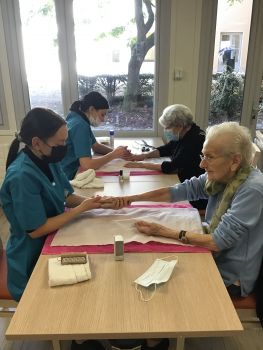 Soins esthétiques en maison de retraite - Ensemble St Charles