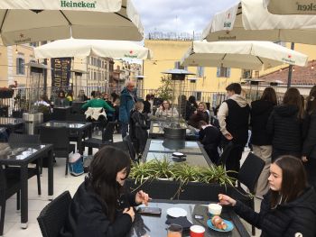 j2 Petit déjeuner en terrasse à Rome - Ensemble St Charles